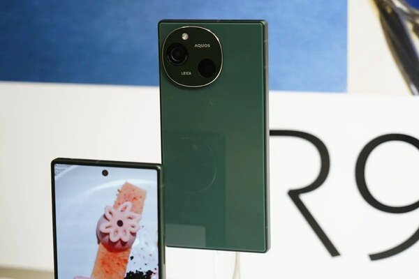 Представлен Sharp Aquos R9: самобытный смартфон с камерой Leica