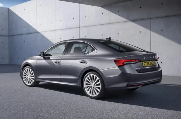 Представлена Skoda Octavia 2024: узнаваемые очертания и изменения внутри
