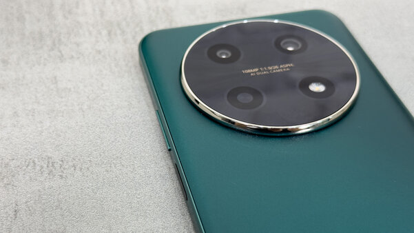 Даже недорогой смартфон может быть технологичным и красивым. Обзор Huawei nova 12i
