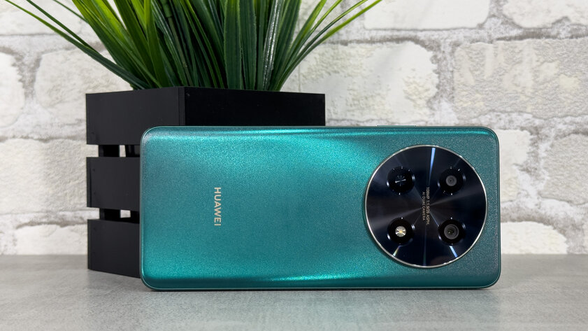 Даже недорогой смартфон может быть технологичным и красивым. Обзор Huawei nova 12i