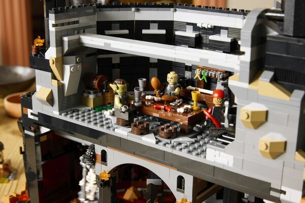 Смотрите, оно светится! LEGO выпустила конструктор крепости зла с Оком Саурона