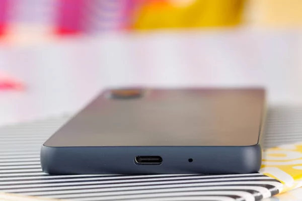 Обзор Xperia 10 VI: хотя бы здесь Sony не изменила своим традициям — Дизайн. 5
