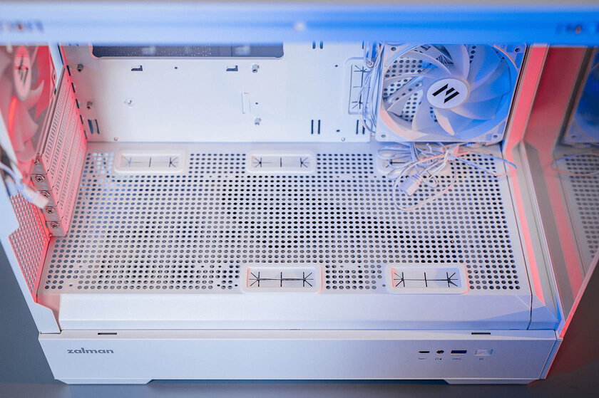 Обилие стекла, прочного металла и стиля: обзор полностью белого Zalman P30 White