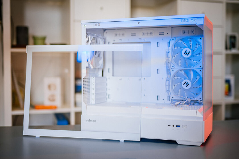 Обилие стекла, прочного металла и стиля: обзор полностью белого Zalman P30 White