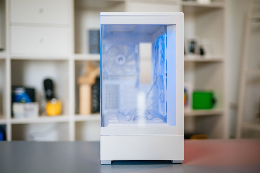 Обилие стекла, прочного металла и стиля: обзор полностью белого Zalman P30 White