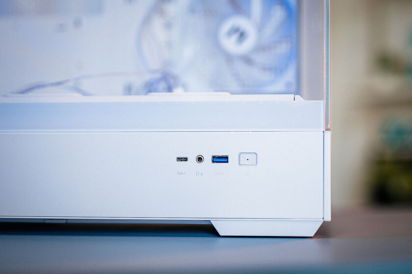 Обилие стекла, прочного металла и стиля: обзор полностью белого Zalman P30 White