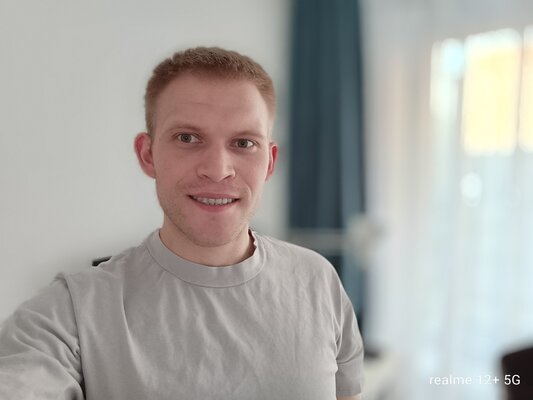 Дизайн по швейцарским лекалам. Обзор realme 12+ 5G
