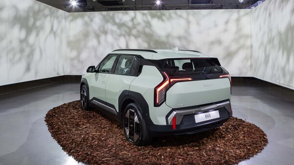 Kia представила стильный электрический кроссовер EV3 с запасом хода до 600 км