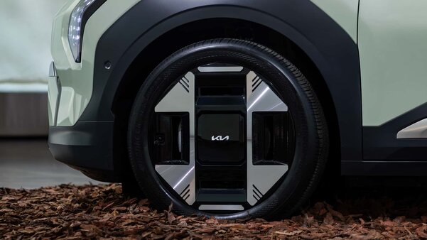 Kia представила стильный электрический кроссовер EV3 с запасом хода до 600 км