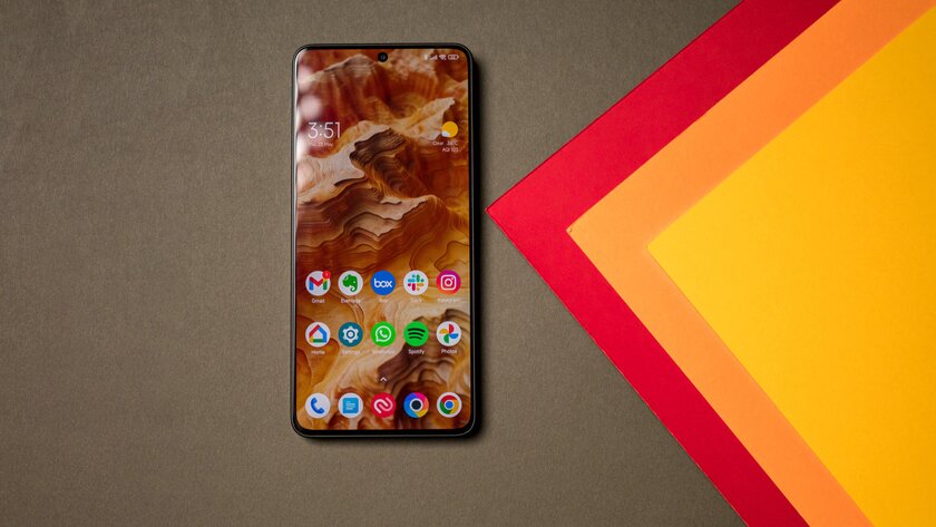 Впервые за долгое время у Xiaomi получился настоящий «убийца флагманов». Обзор POCO F6 — Дисплей. 1