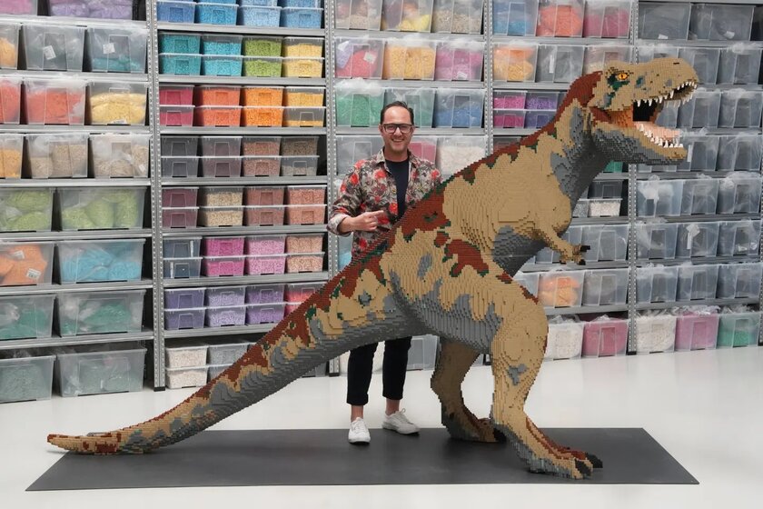 Фанат собрал Тирекса из LEGO: идеальный декор для гостиной