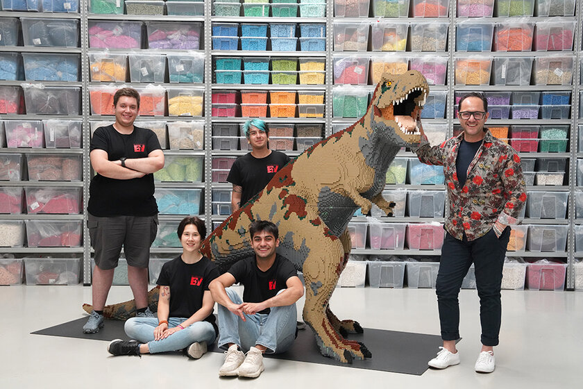 Фанат собрал Тирекса из LEGO: идеальный декор для гостиной