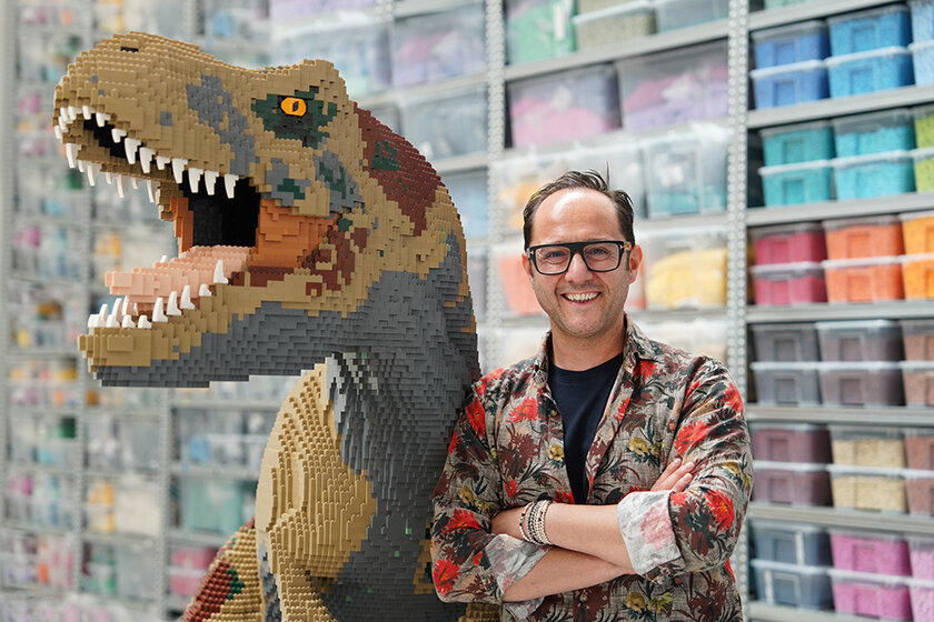Фанат собрал Тирекса из LEGO: идеальный декор для гостиной