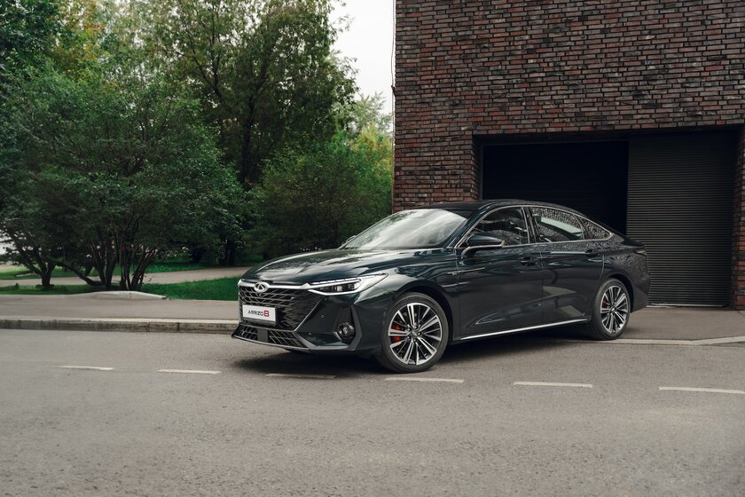 В России стартовали продажи Chery Arrizo 8 в базовой комплектации: всего за 2,6 млн рублей