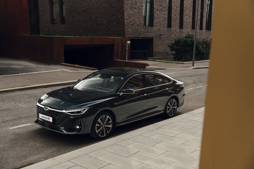 В России стартовали продажи Chery Arrizo 8 в базовой комплектации: всего за 2,6 млн рублей