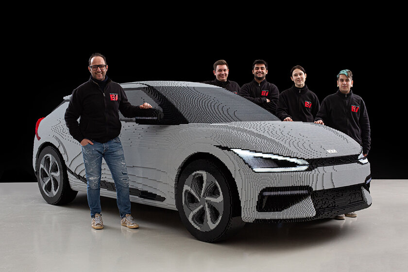 Энтузиасты построили полноразмерный автомобиль KIA EV6 из LEGO. На это ушло 350 тысяч кирпичиков