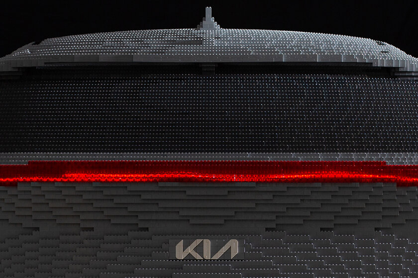 Энтузиасты построили полноразмерный автомобиль KIA EV6 из LEGO. На это ушло 350 тысяч кирпичиков