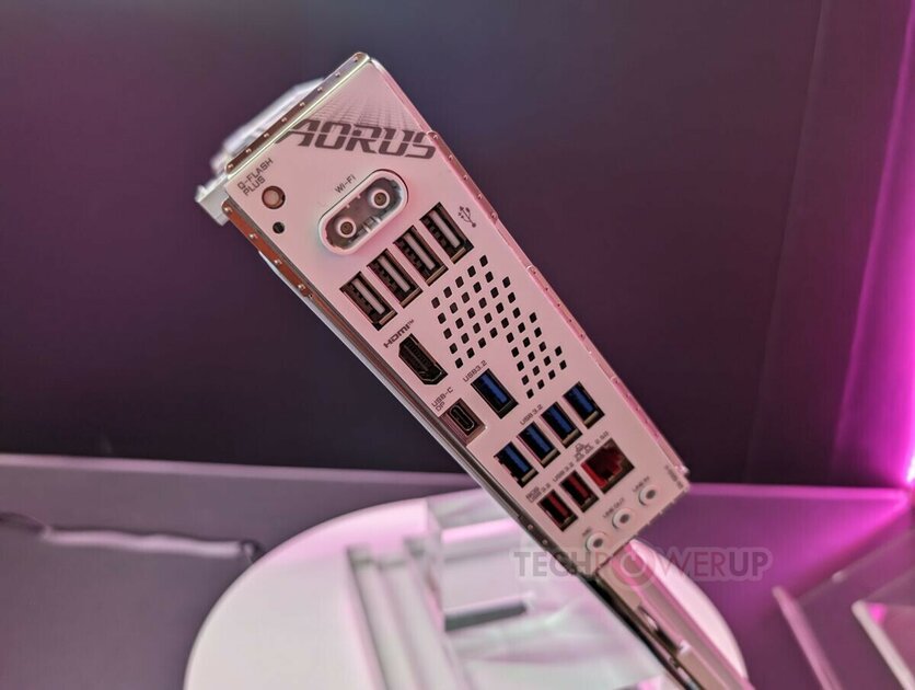 Gigabyte представила собственный стандарт материнской платы: разъёмы питания размещены сзади