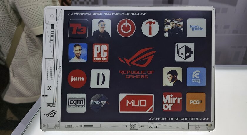 Дисплей и снаружи, и внутри: ASUS представила необычный «двойной» ноутбук с E-Ink