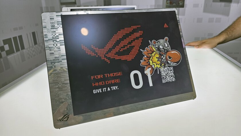 Дисплей и снаружи, и внутри: ASUS представила необычный «двойной» ноутбук с E-Ink