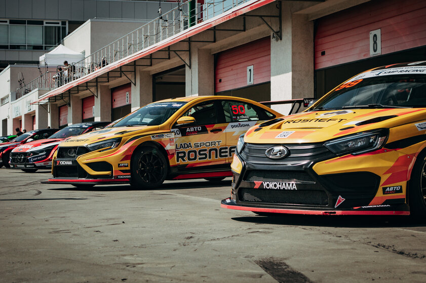 Одна платформа, два характера: обзор гоночных Lada Vesta и интервью с пилотом