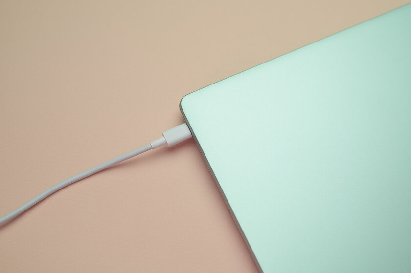 Тонкий, лёгкий и невероятно мощный: обзор Huawei MateBook 14 2024 — Автономность и зарядка. 1