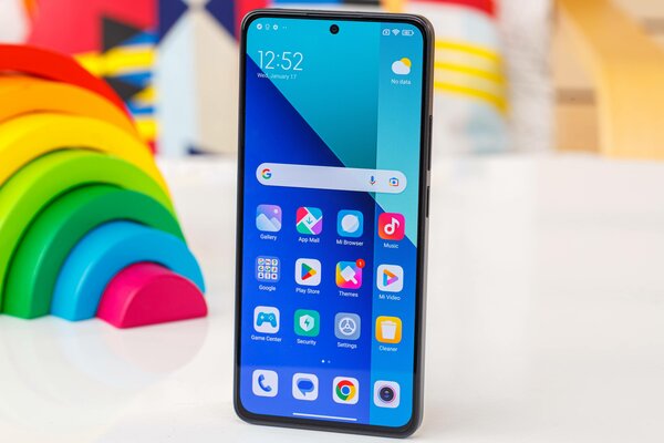 Рейтинг лучших смартфонов до 15 000 рублей: какой купить в июне 2024 — 1. Xiaomi Redmi Note 13 4G (6/128 ГБ) — цена/качество. 1