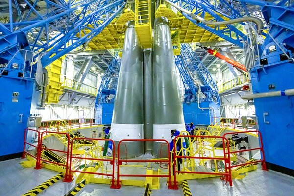 Роскосмос показал «внутренности» мобильной башни обслуживания: что это, и зачем нужна