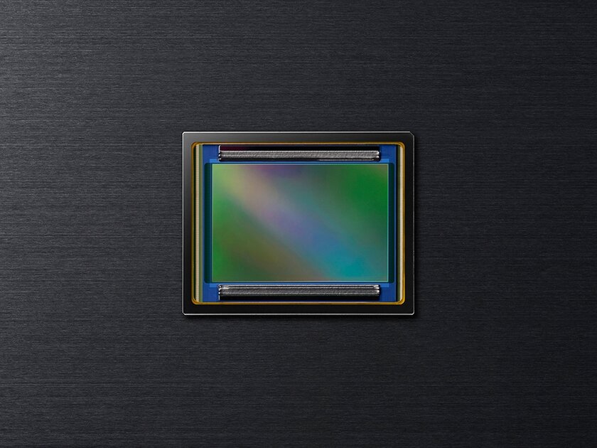 Nikon представила фотоаппарат Z6 III — с видоискателем на 4 000 нит и необычным CMOS-сенсором