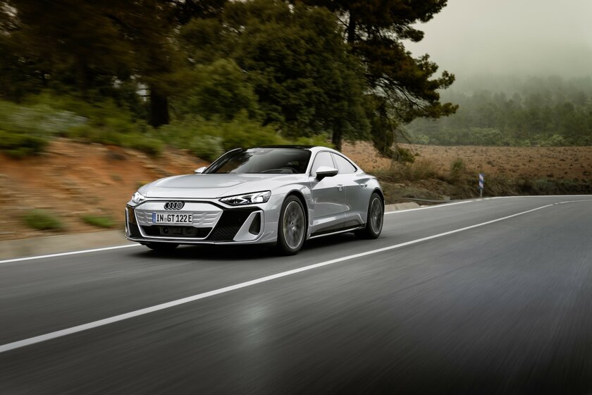 Разгон до сотни за 2,5 секунды, 925 лошадей и быстрая зарядка: Audi представила новый e-tron GT