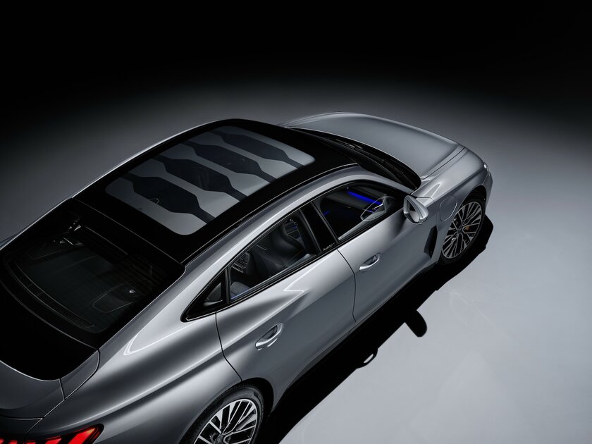 Разгон до сотни за 2,5 секунды, 925 лошадей и быстрая зарядка: Audi представила новый e-tron GT