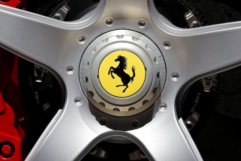 СМИ: первый электрический автомобиль Ferrari будут продавать за 500 тысяч долларов. И это без опций