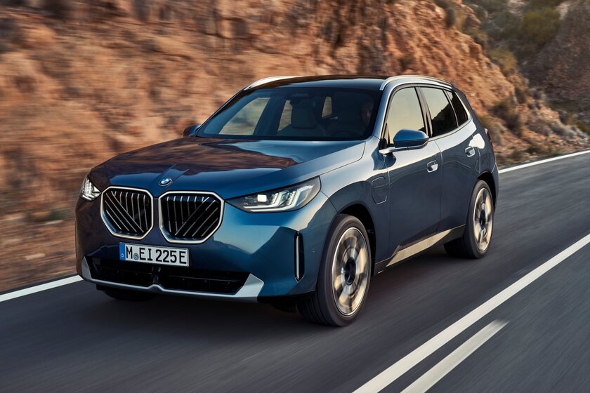 BMW представила новое поколение X3: с гибридной силовой установкой и огромным дисплеем