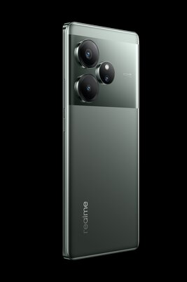 (Цены) В Россию привезли realme GT 6 и GT 6T с ярчайшими в мире экранами и первым в стране SD 8s Gen3