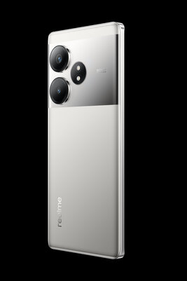 (Цены) В Россию привезли realme GT 6 и GT 6T с ярчайшими в мире экранами и первым в стране SD 8s Gen3