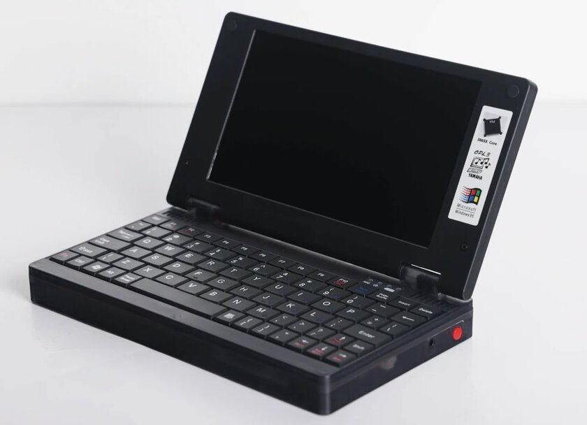 Так выглядит Pocket 386: портативный ПК с 7-дюймовым дисплеем под управлением MS-DOS или Windows 95
