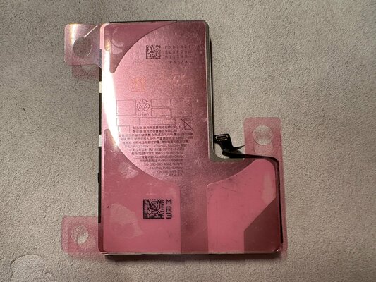 Новый аккумулятор в iPhone 16 будет более долговечным и легко заменяемым: подробности и фото