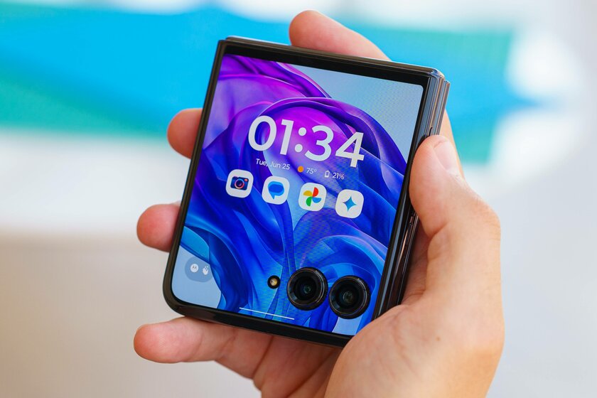 Современная (!) раскладушка — такой уже хочется пользоваться. Обзор Motorola Razr 50 Ultra
