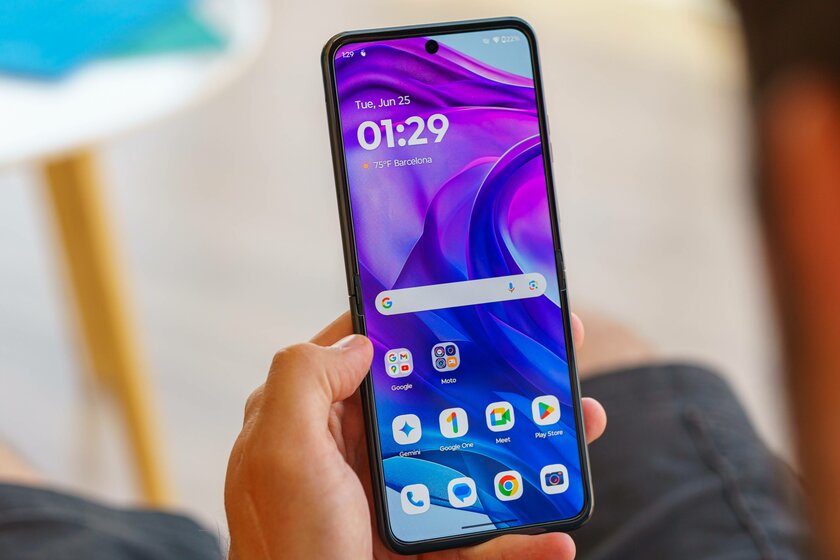 Современная (!) раскладушка — такой уже хочется пользоваться. Обзор Motorola Razr 50 Ultra — Дизайн. 5