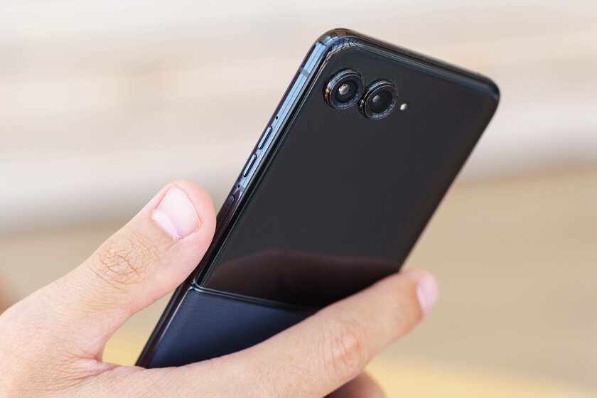 Современная (!) раскладушка — такой уже хочется пользоваться. Обзор Motorola Razr 50 Ultra — Дизайн. 6