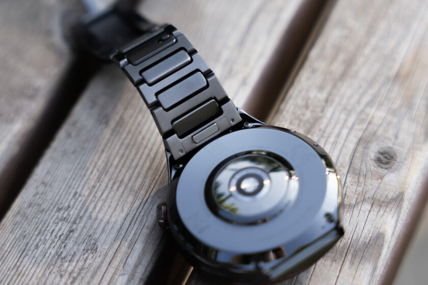Титан делает лучше любые часы — смотрите сами. Обзор HUAWEI WATCH 4 Pro в космическом дизайне