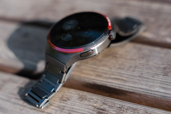 Титан делает лучше любые часы — смотрите сами. Обзор HUAWEI WATCH 4 Pro в космическом дизайне