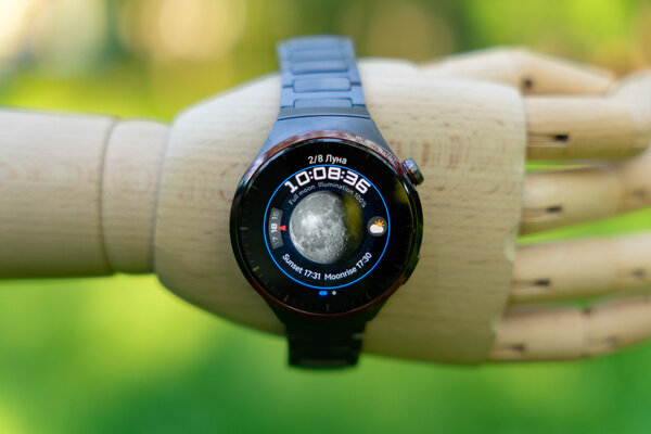 Титан делает лучше любые часы — смотрите сами. Обзор HUAWEI WATCH 4 Pro в космическом дизайне