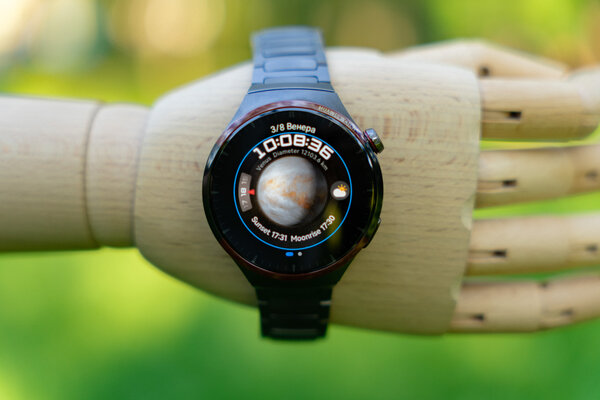Титан делает лучше любые часы — смотрите сами. Обзор HUAWEI WATCH 4 Pro в космическом дизайне