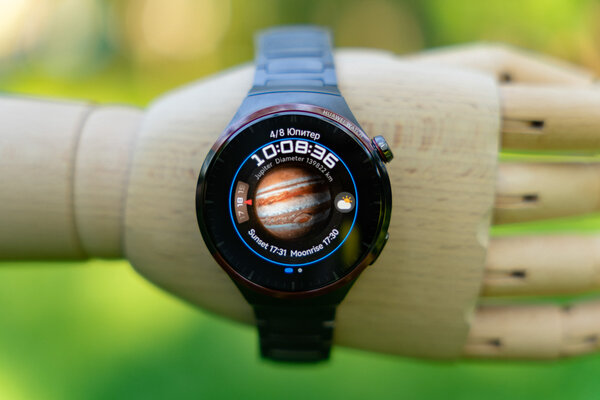 Титан делает лучше любые часы — смотрите сами. Обзор HUAWEI WATCH 4 Pro в космическом дизайне