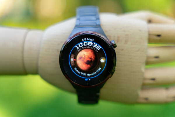 Титан делает лучше любые часы — смотрите сами. Обзор HUAWEI WATCH 4 Pro в космическом дизайне