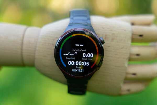 Титан делает лучше любые часы — смотрите сами. Обзор HUAWEI WATCH 4 Pro в космическом дизайне