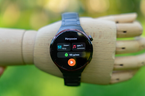 Титан делает лучше любые часы — смотрите сами. Обзор HUAWEI WATCH 4 Pro в космическом дизайне