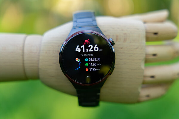 Титан делает лучше любые часы — смотрите сами. Обзор HUAWEI WATCH 4 Pro в космическом дизайне