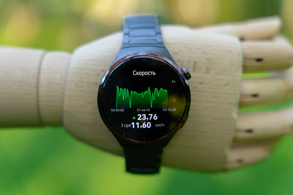 Титан делает лучше любые часы — смотрите сами. Обзор HUAWEI WATCH 4 Pro в космическом дизайне